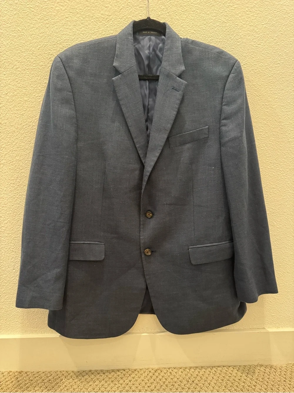 Lauren Ralph Lauren is a gray-blue suit jacket/blazer w/ classic 2button closure